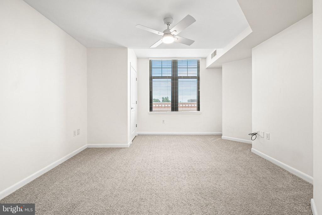 1021 N GARFIELD STREET Unit: 637