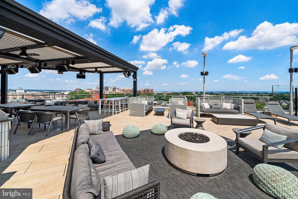 1021 N GARFIELD STREET Unit: 637