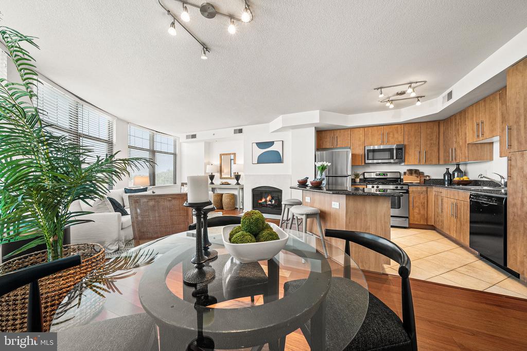1021 N GARFIELD STREET Unit: 637