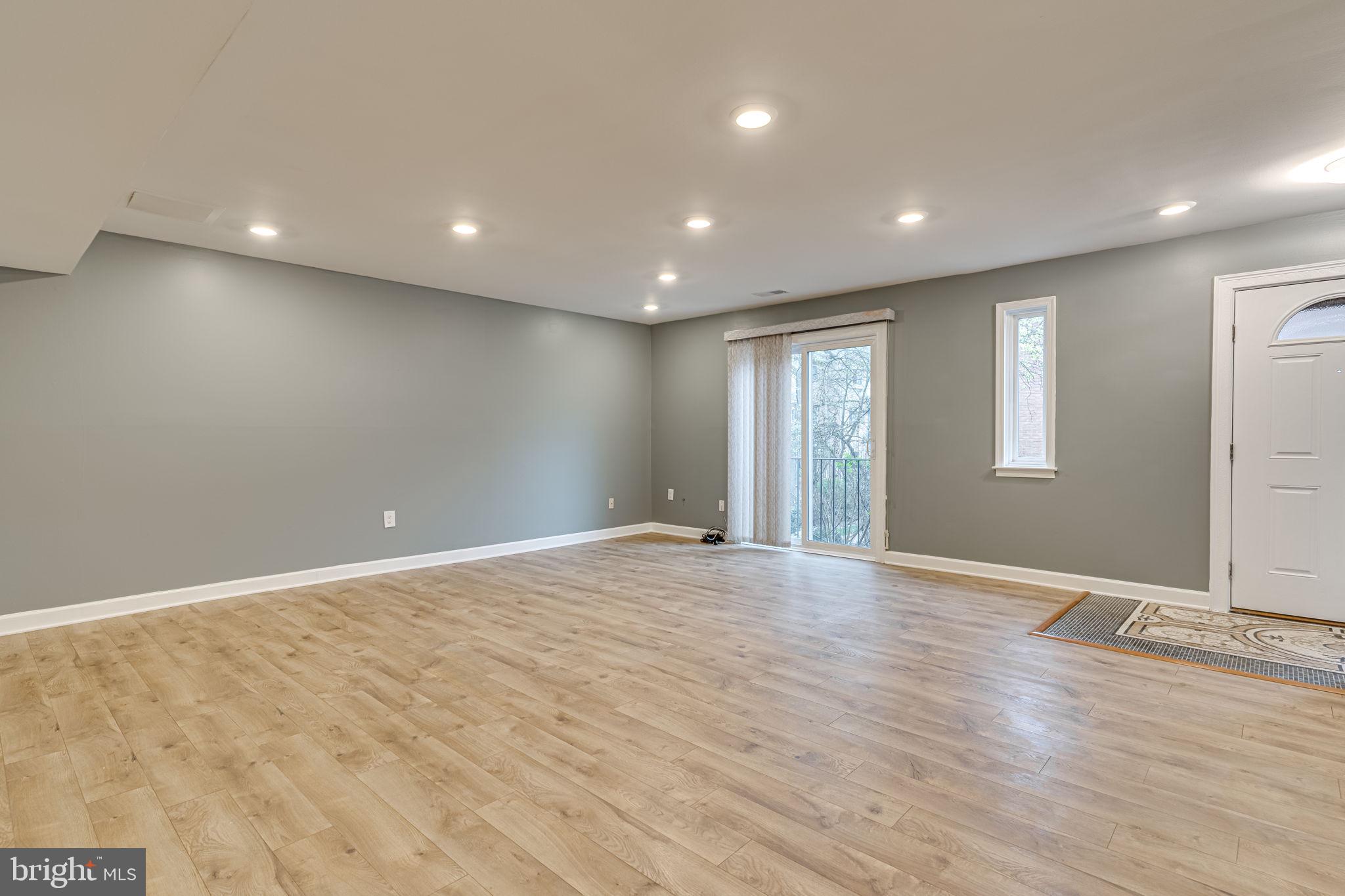 6752 Perry Penney Dr #116