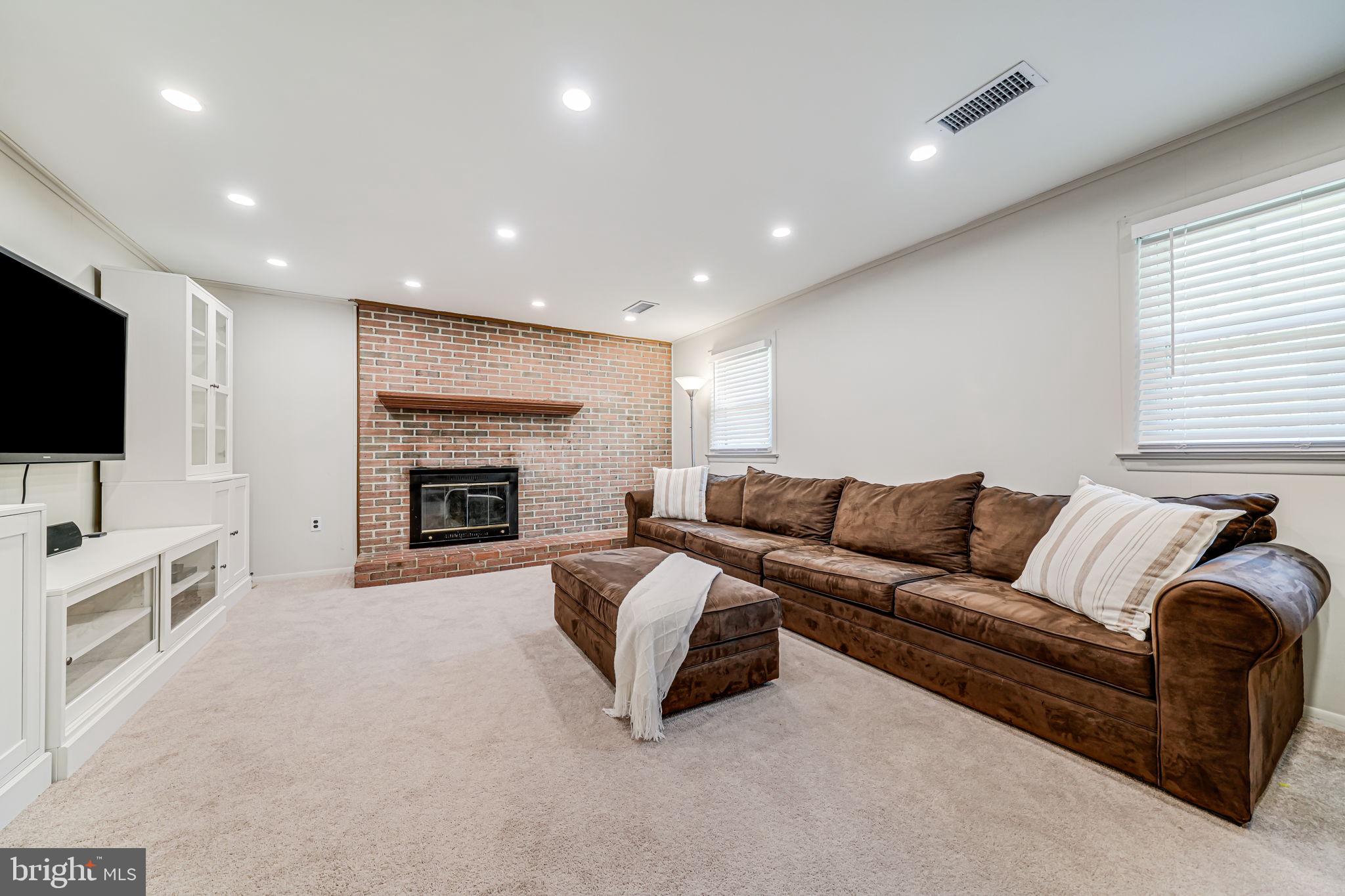1834 Toyon Way