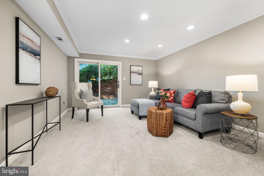 6433 RIVES COURT