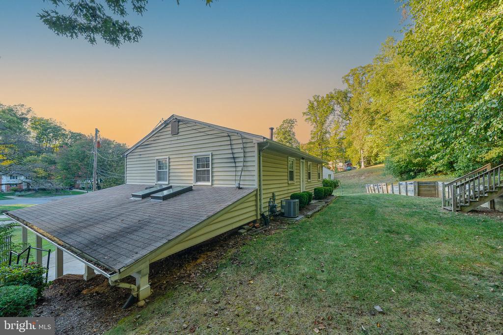 6433 RIVES COURT