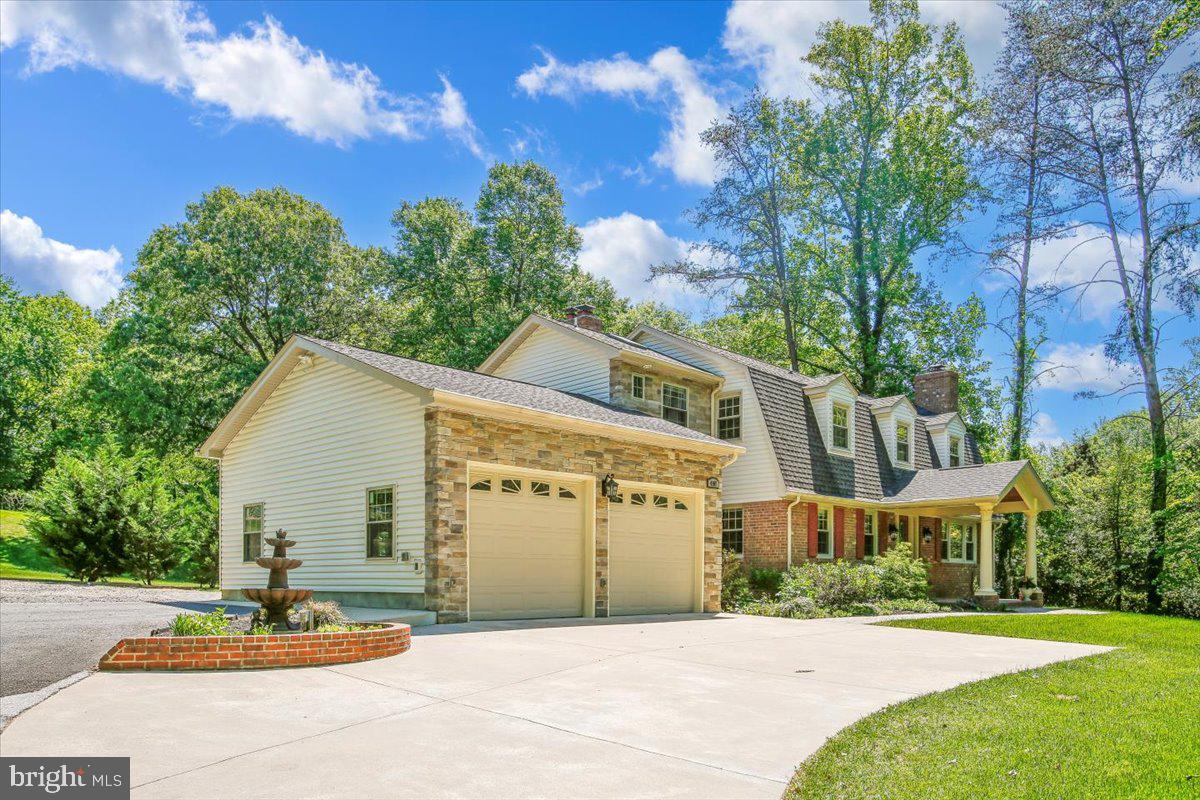 4107 WOODLARK DRIVE