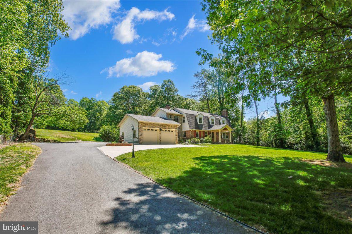 4107 WOODLARK DRIVE