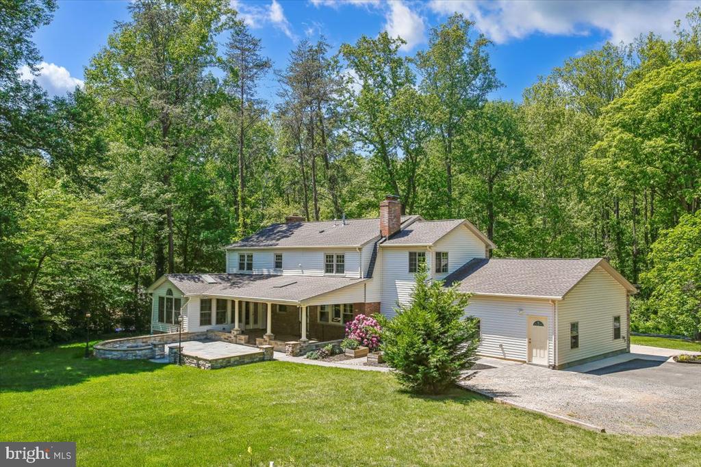 4107 WOODLARK DRIVE