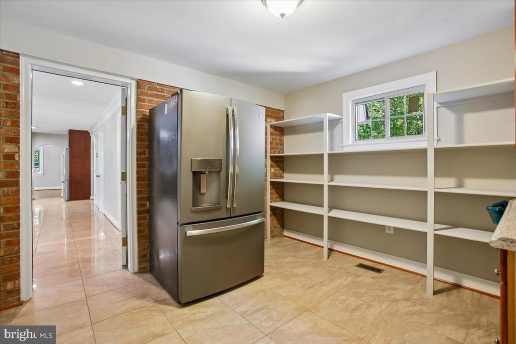 4107 WOODLARK DRIVE