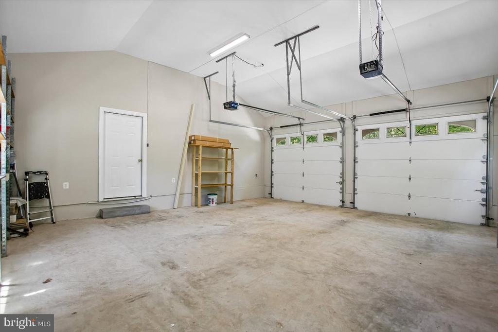 4107 WOODLARK DRIVE