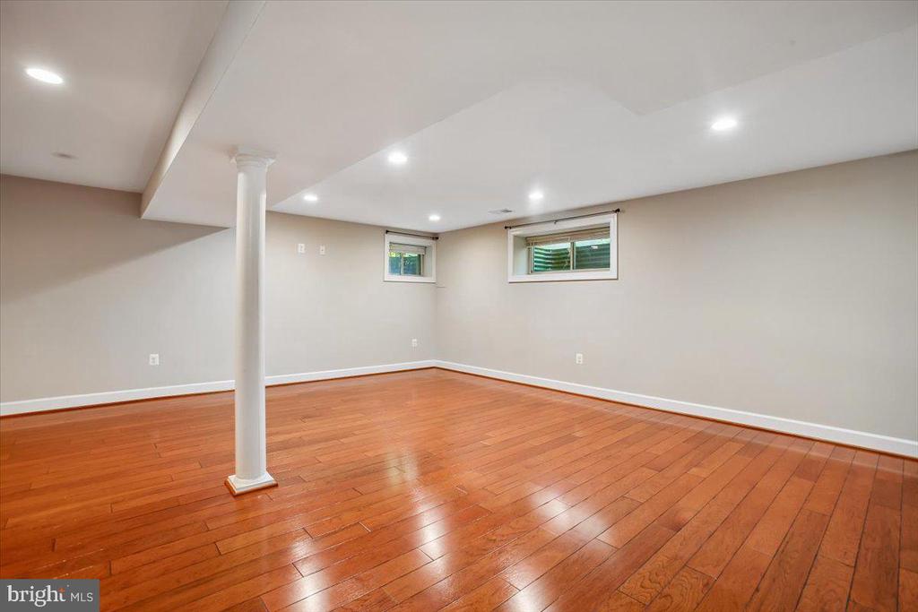 4107 WOODLARK DRIVE
