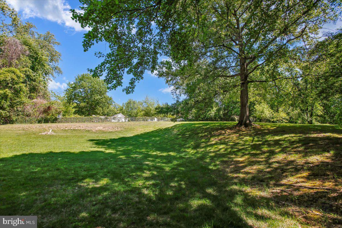 4107 WOODLARK DRIVE