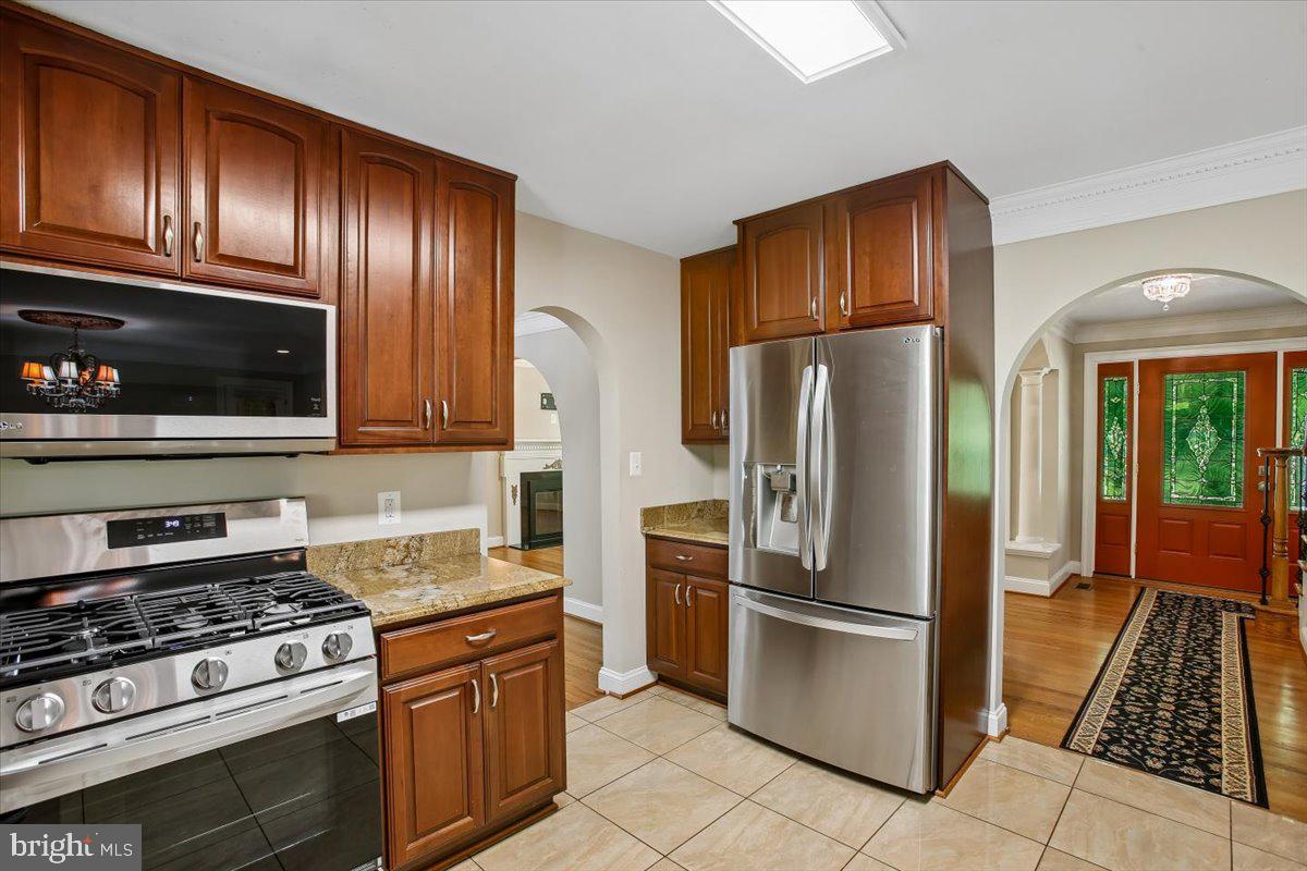 4107 WOODLARK DRIVE
