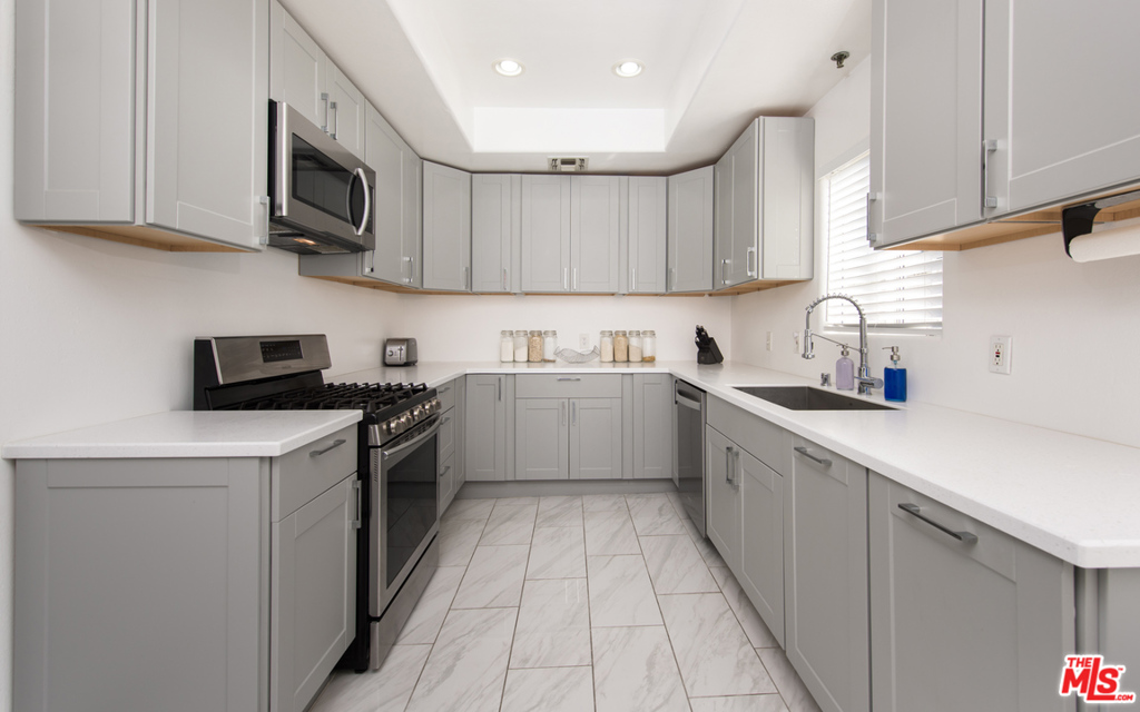 5241 Vantage Ave #104