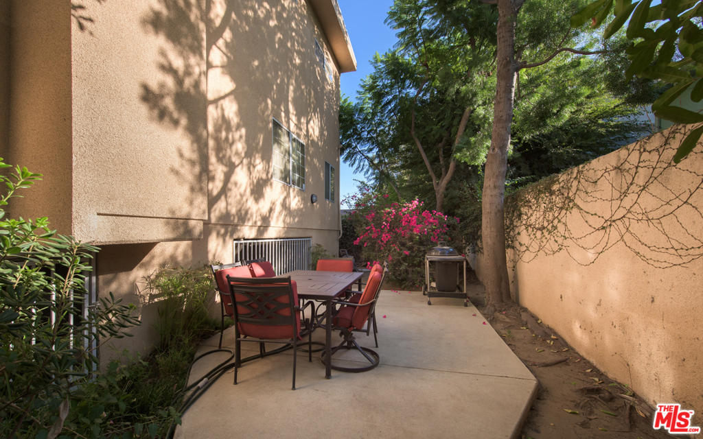 5241 Vantage Ave #104