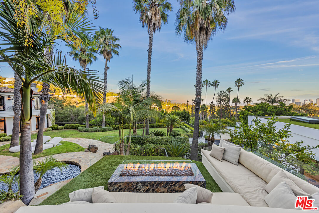 10048 Cielo Dr