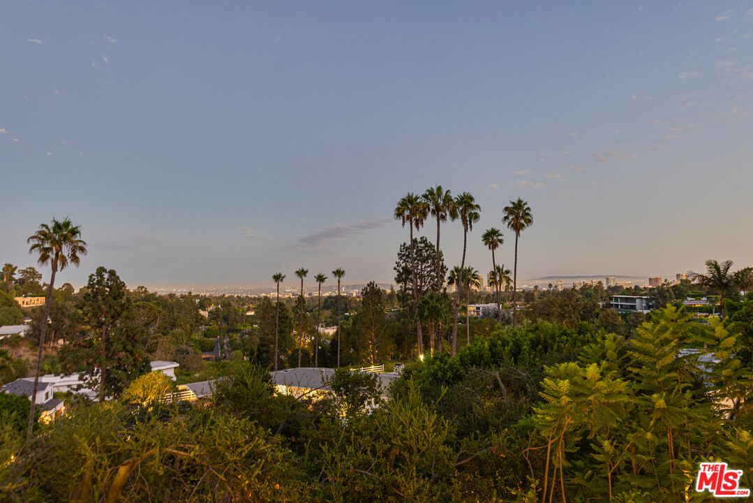 10048 Cielo Dr