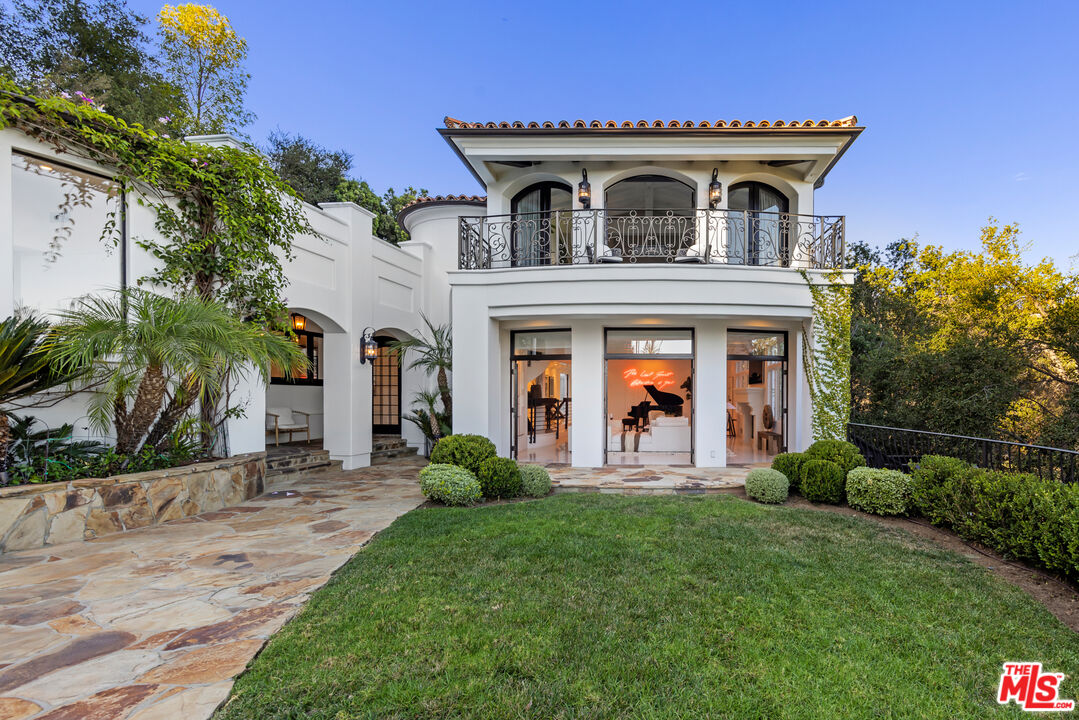 10048 Cielo Dr
