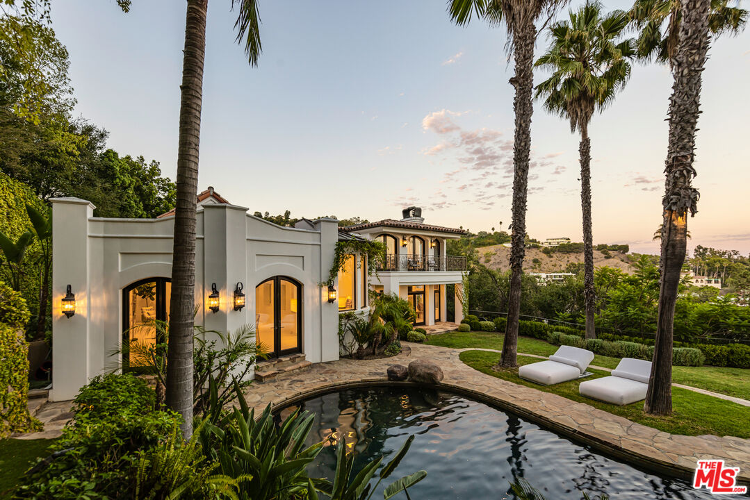 10048 Cielo Dr