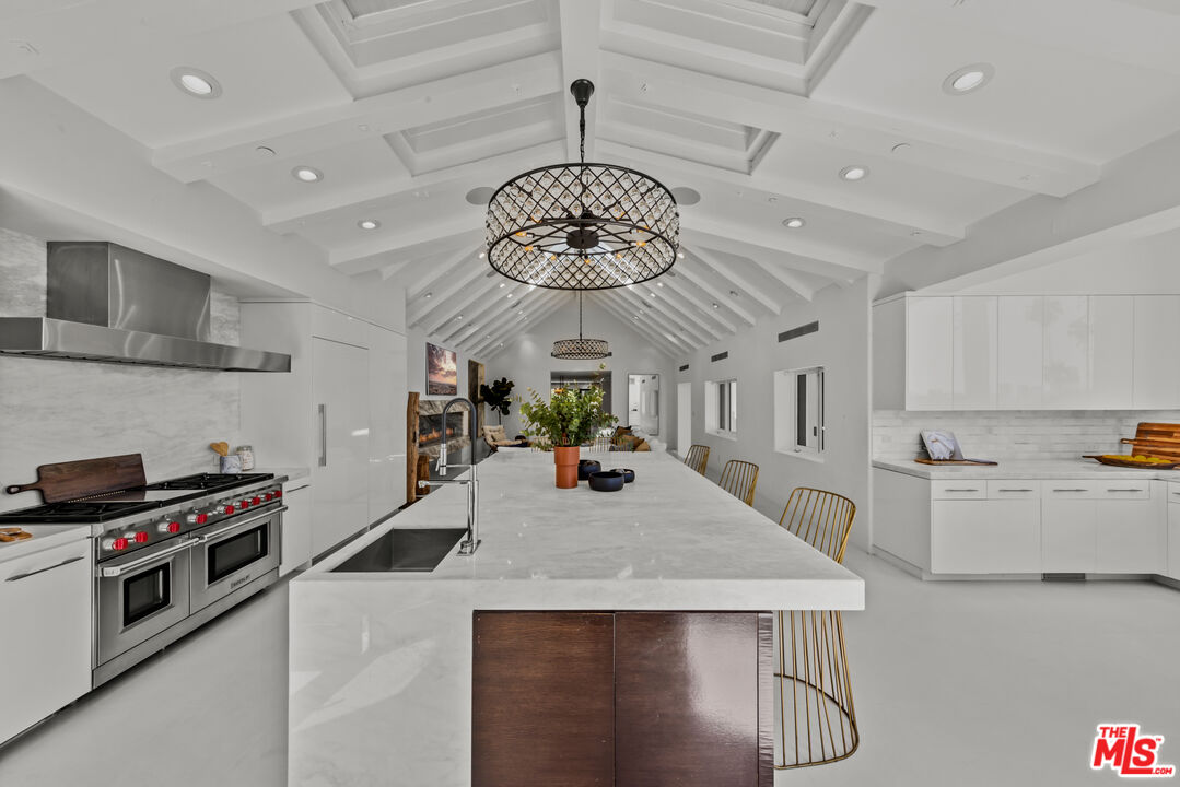 10048 Cielo Dr