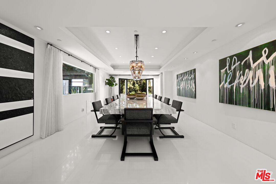 10048 Cielo Dr