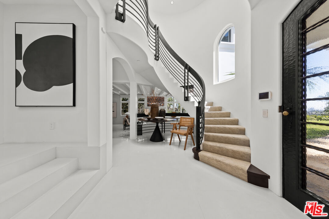 10048 Cielo Dr
