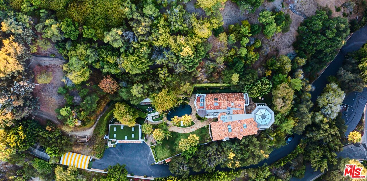10048 Cielo Dr
