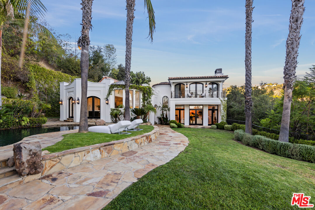 10048 Cielo Dr