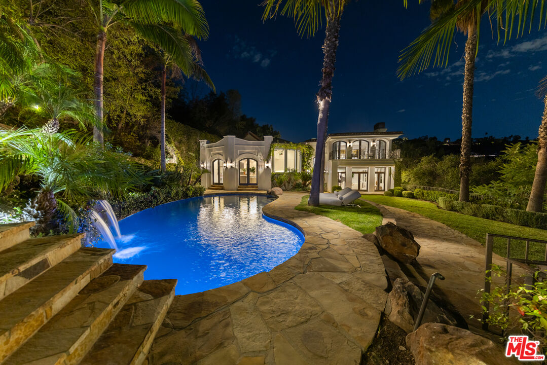 10048 Cielo Dr