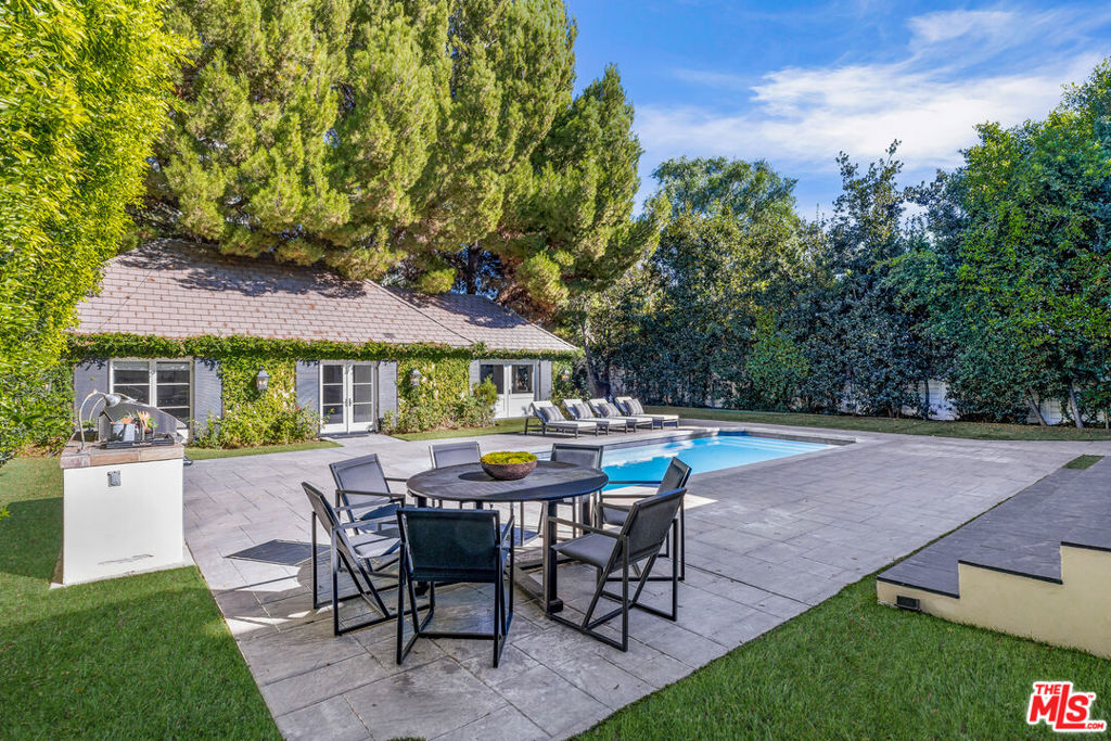 706 N Oakhurst Drive