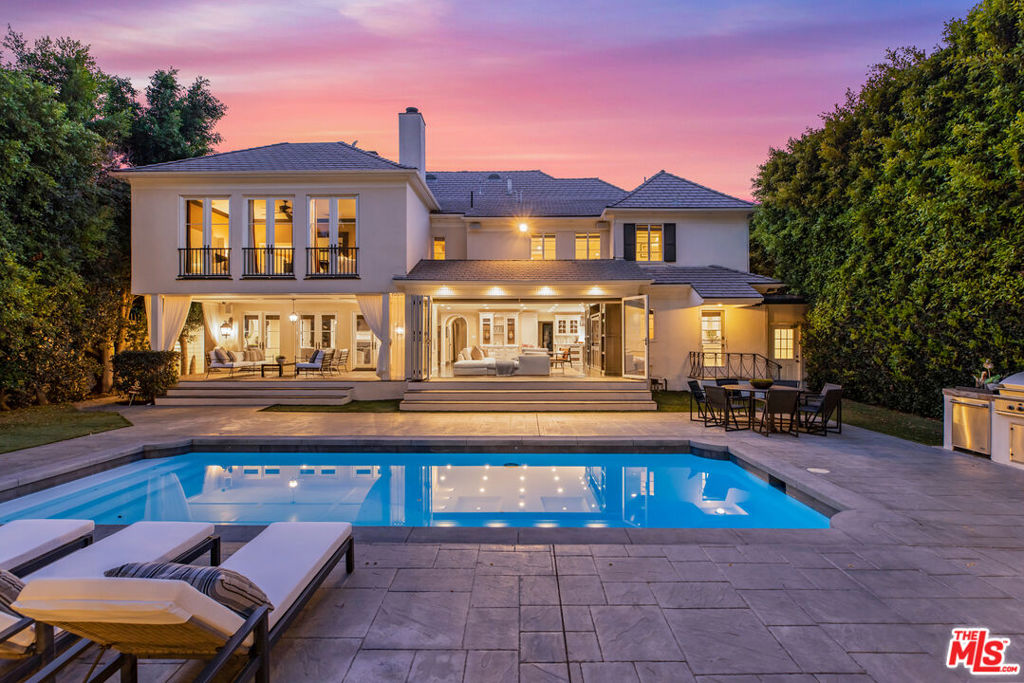 706 N Oakhurst Drive