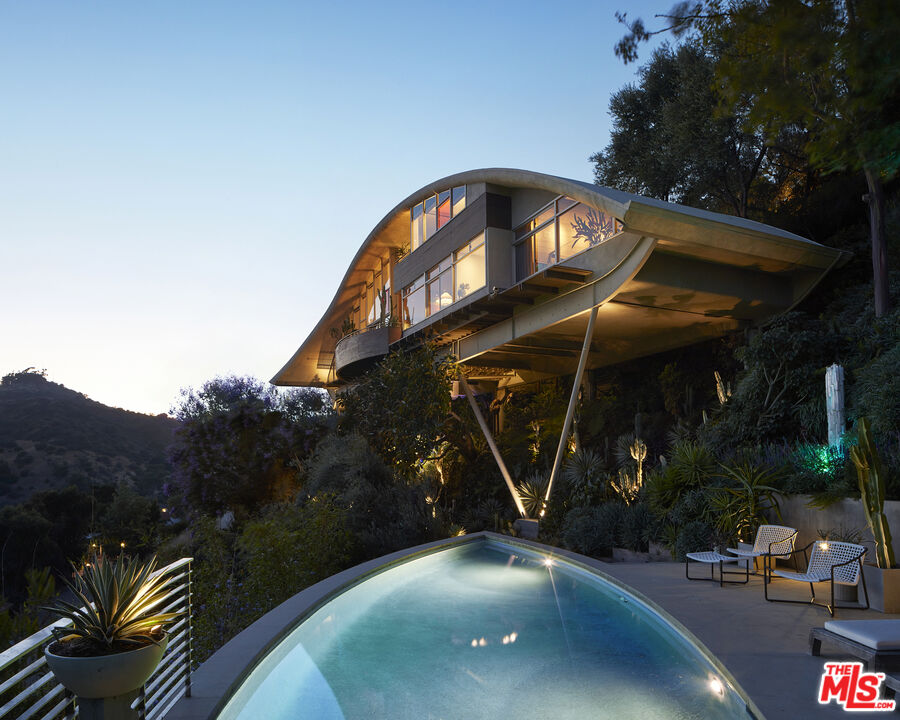 7436 Mulholland Dr