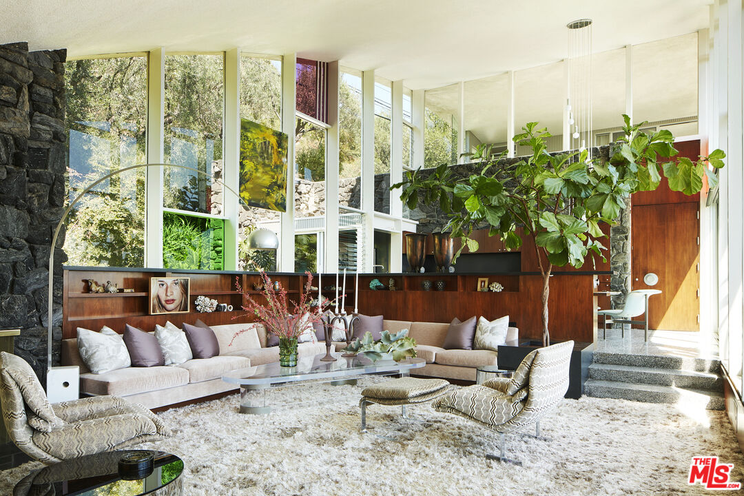 7436 Mulholland Dr