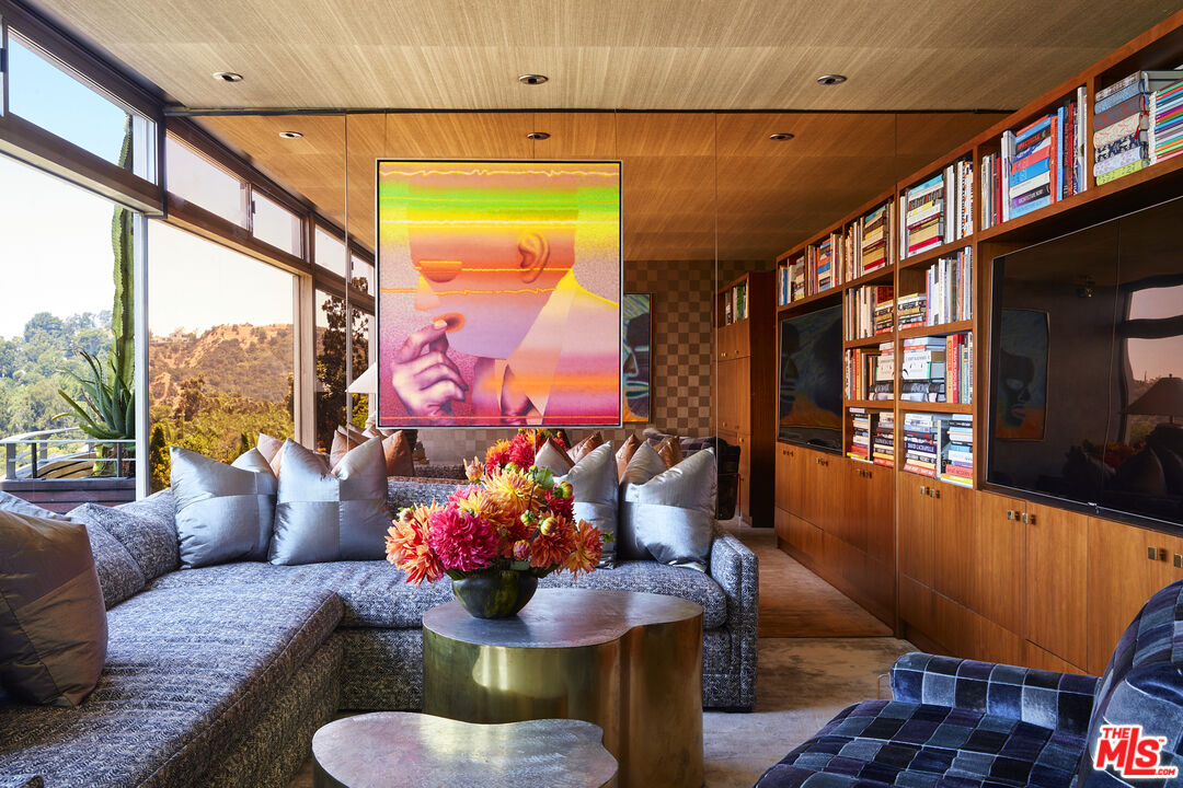 7436 Mulholland Dr