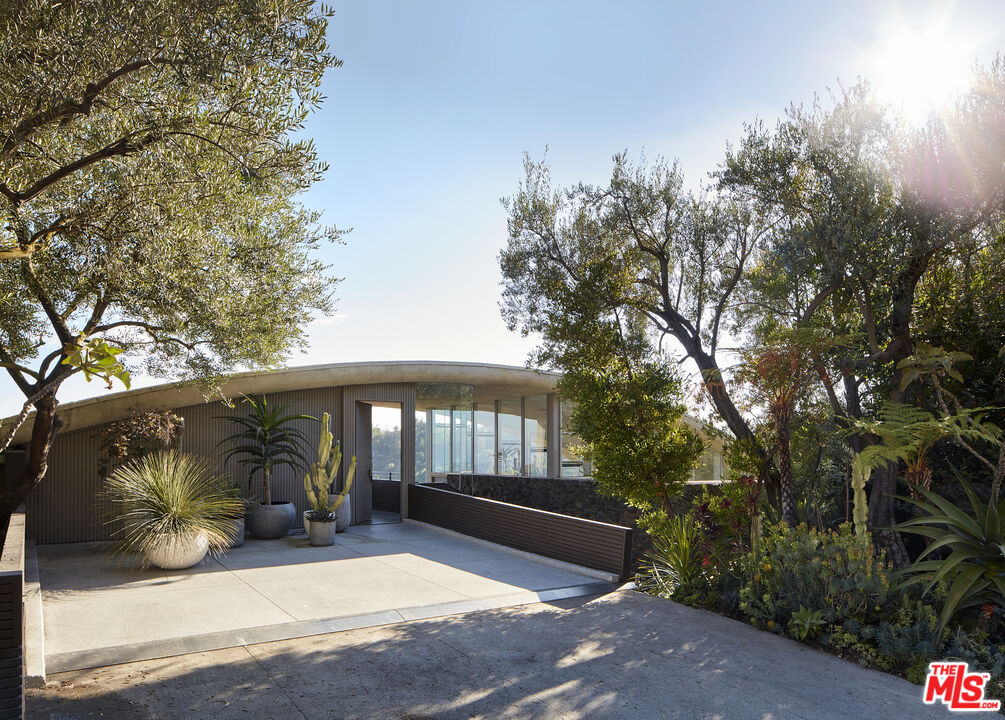 7436 Mulholland Dr