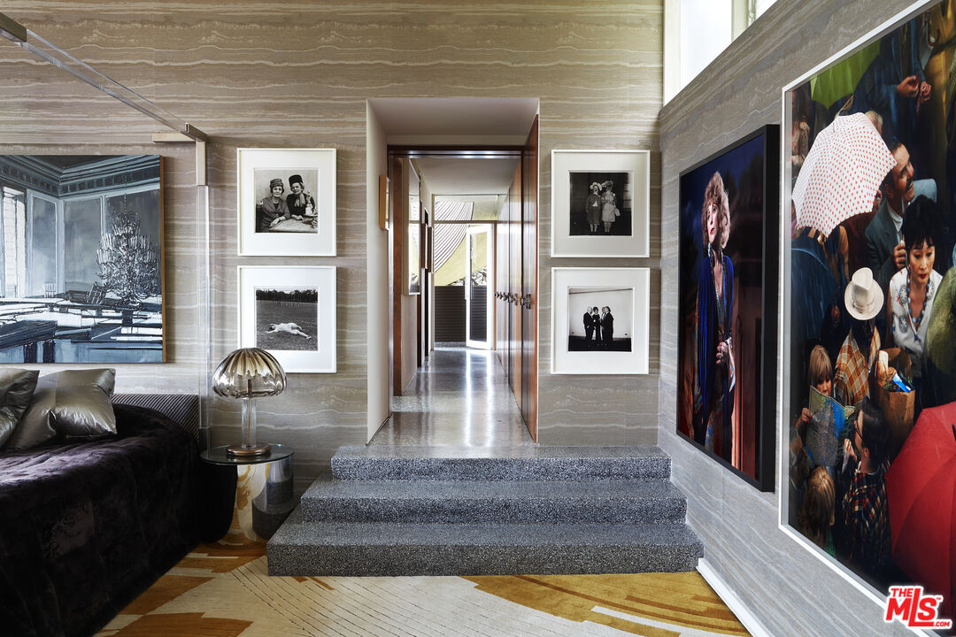 7436 Mulholland Dr