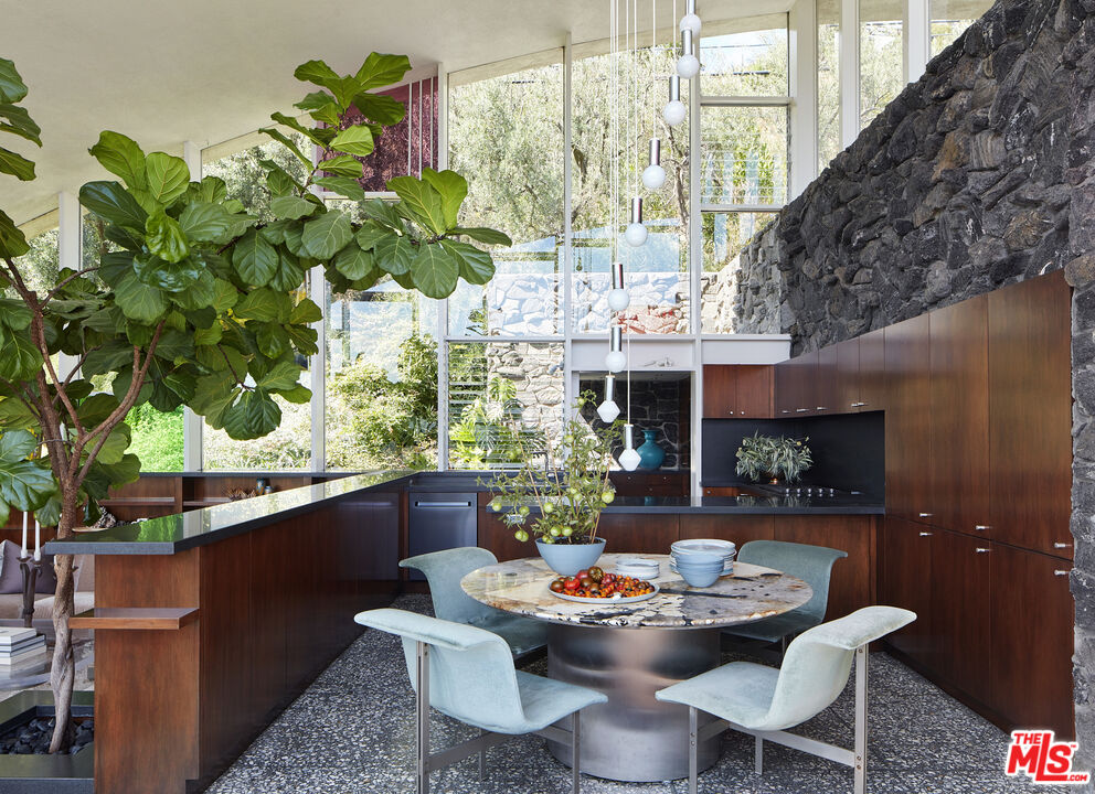 7436 Mulholland Dr
