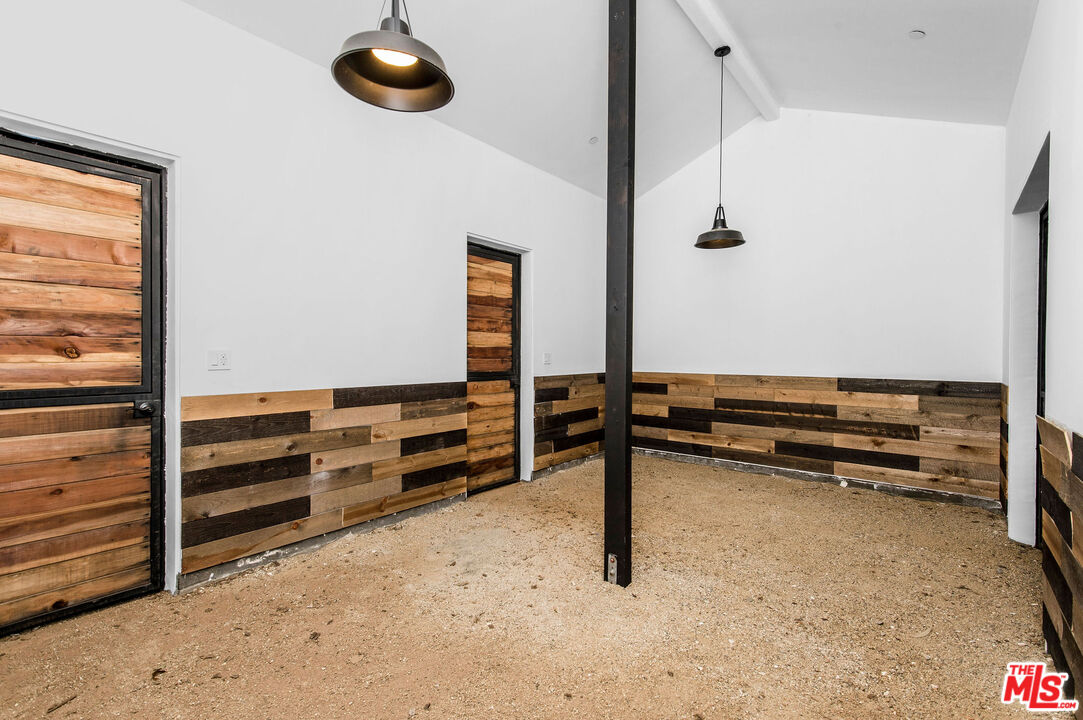 33340 Mulholland Hwy