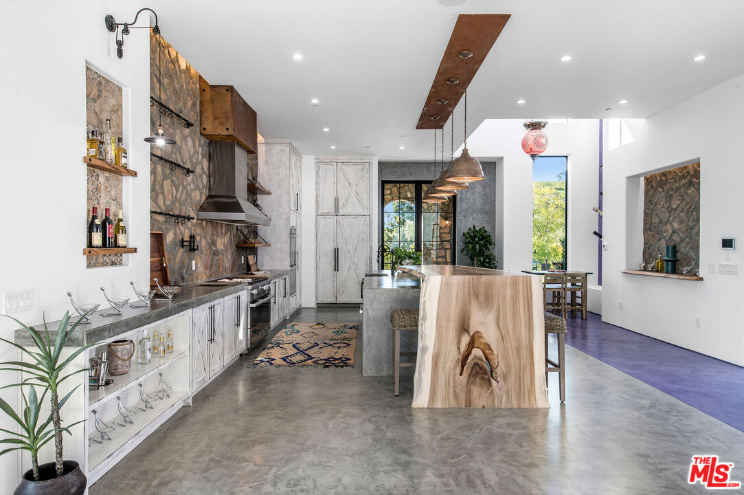 33340 Mulholland Hwy