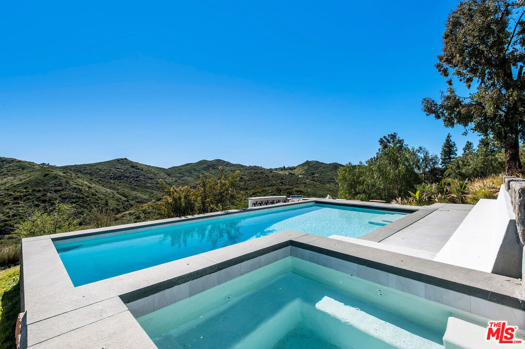 33340 Mulholland Hwy