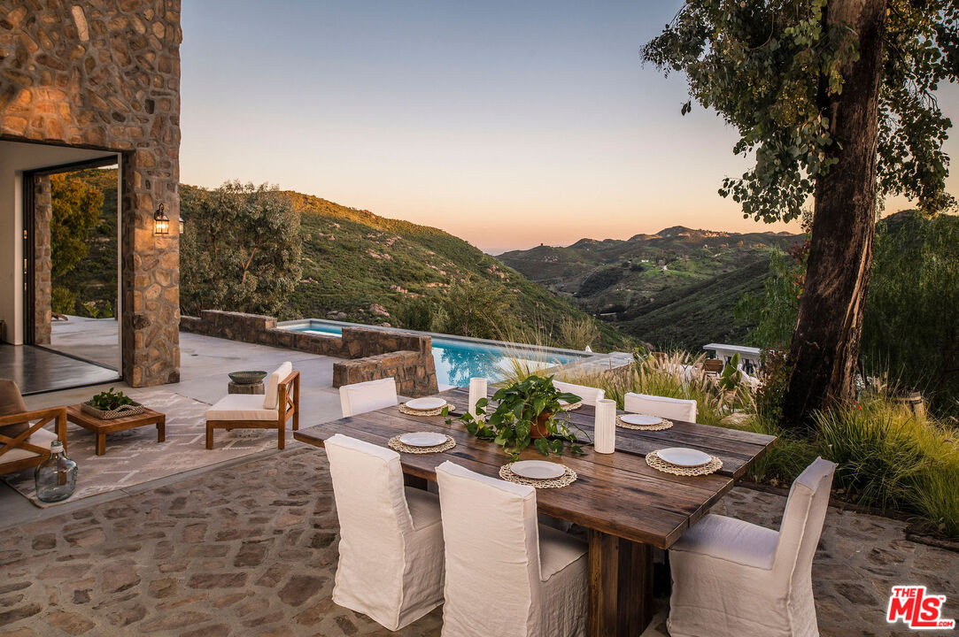 33340 Mulholland Hwy