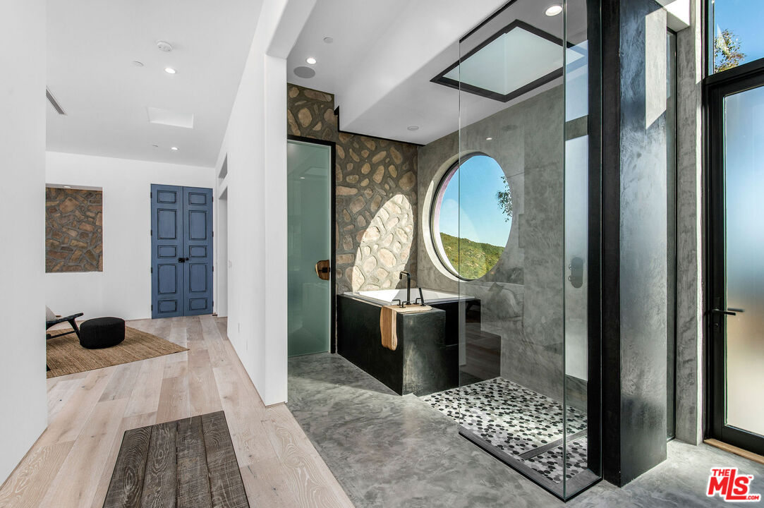 33340 Mulholland Hwy