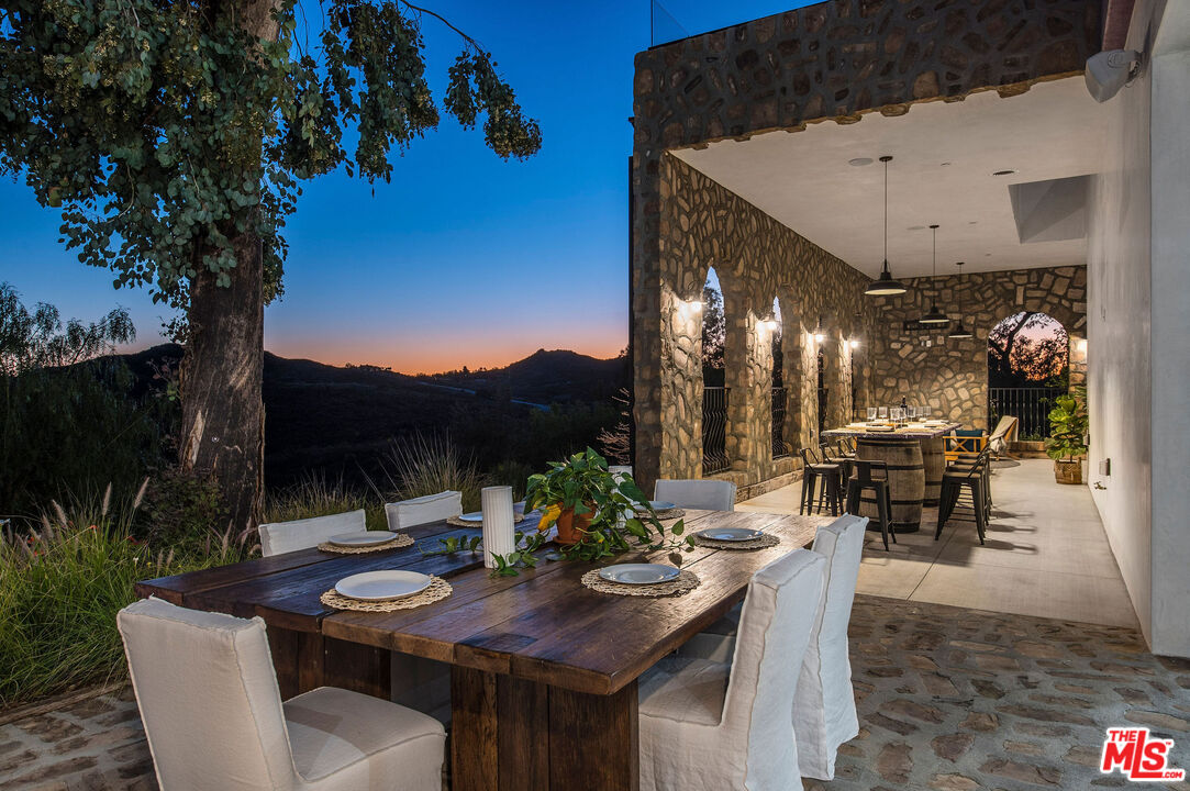 33340 Mulholland Hwy