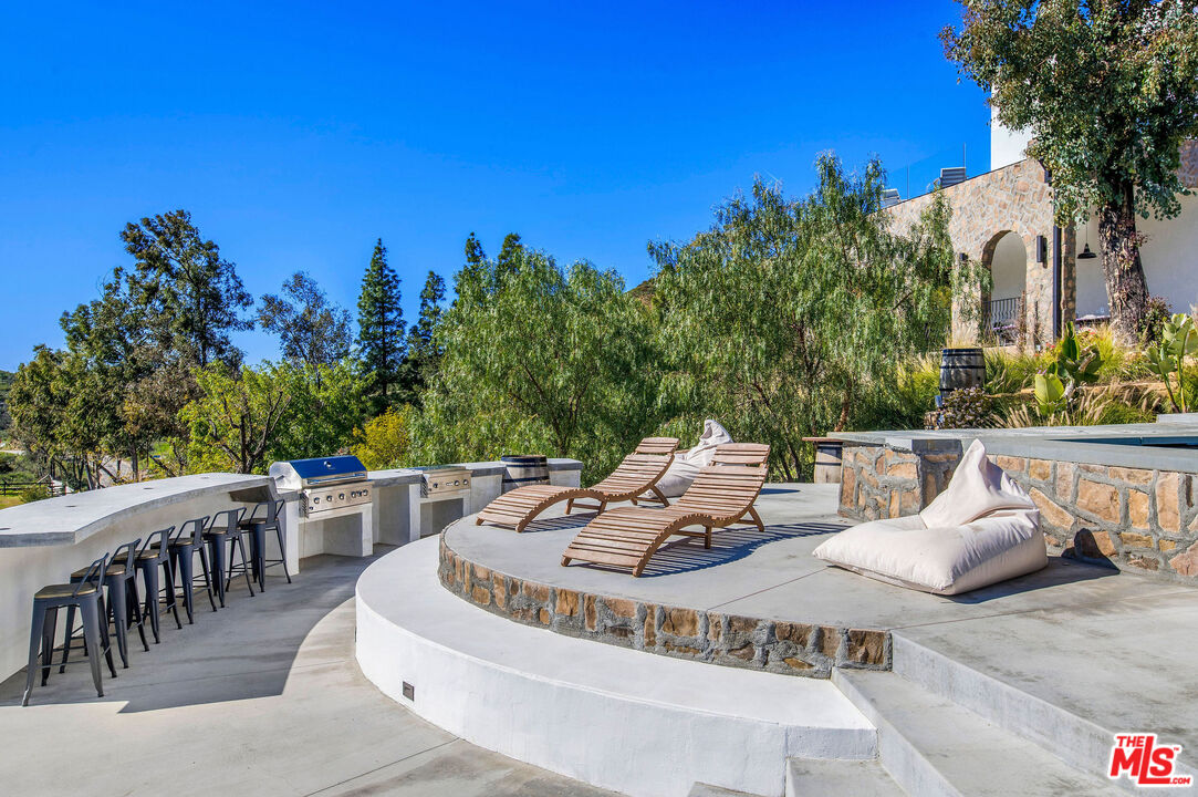 33340 Mulholland Hwy