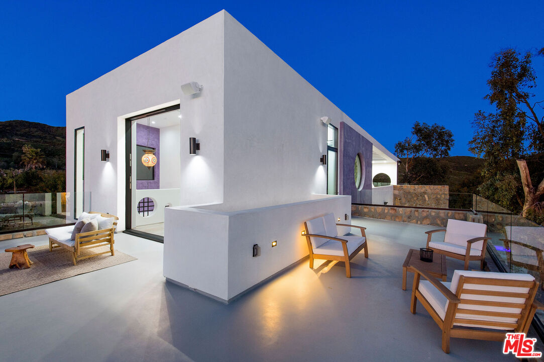 33340 Mulholland Hwy