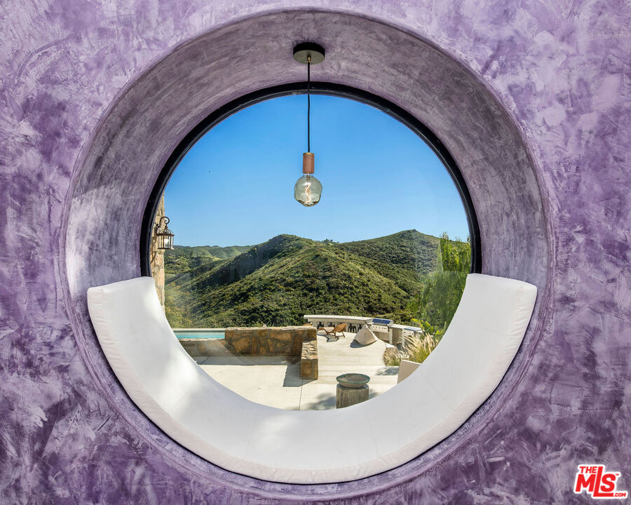 33340 Mulholland Hwy