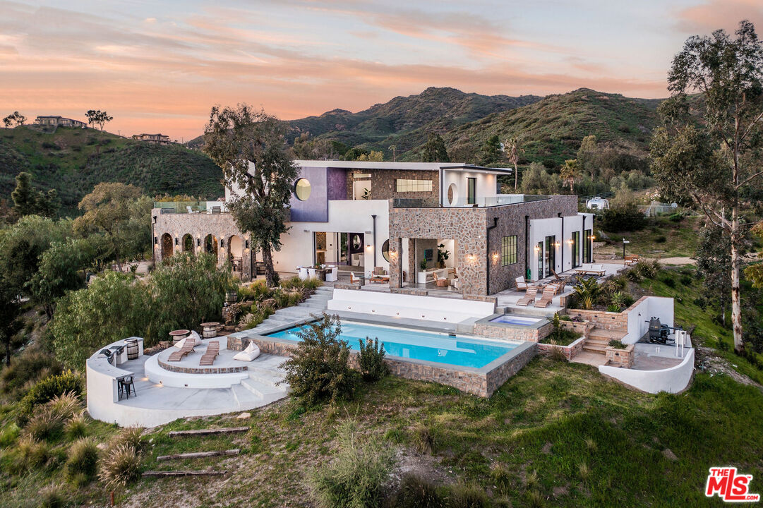 33340 Mulholland Hwy