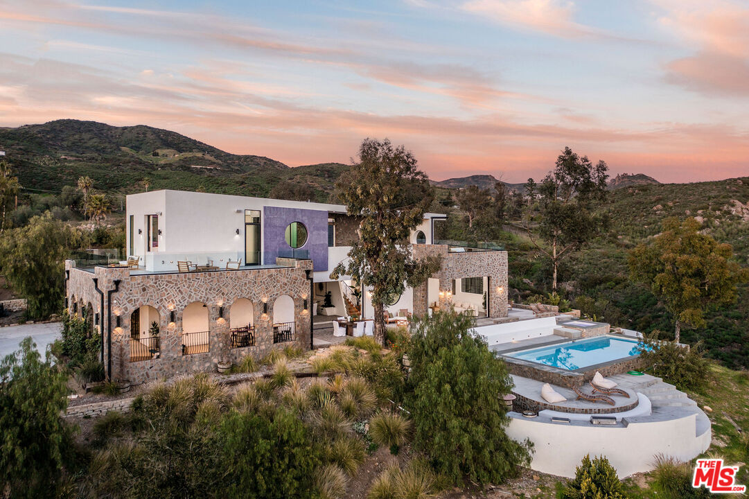 33340 Mulholland Hwy