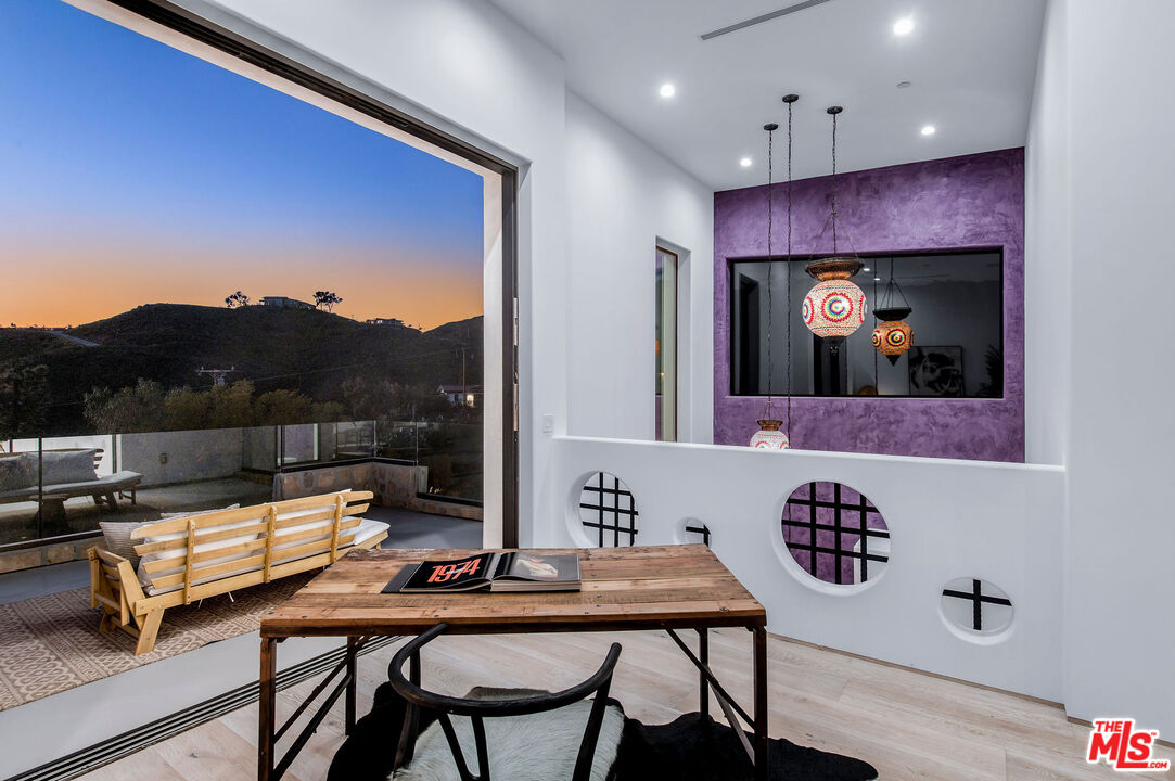 33340 Mulholland Hwy