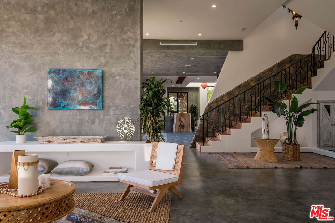 33340 Mulholland Hwy