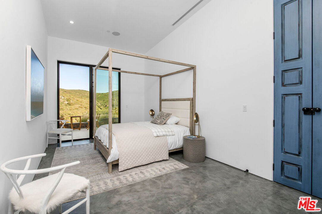 33340 Mulholland Hwy