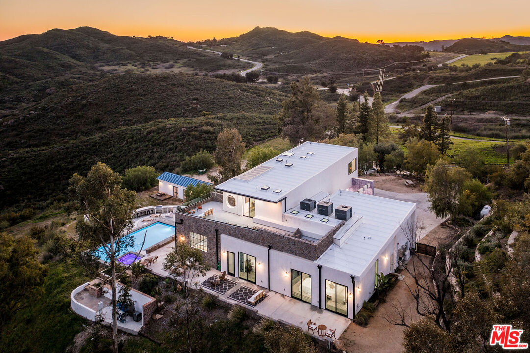 33340 Mulholland Hwy